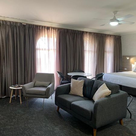 Hamilton Henry Parkes Motor Inn Exterior foto