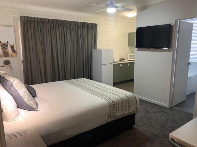 Hamilton Henry Parkes Motor Inn Exterior foto