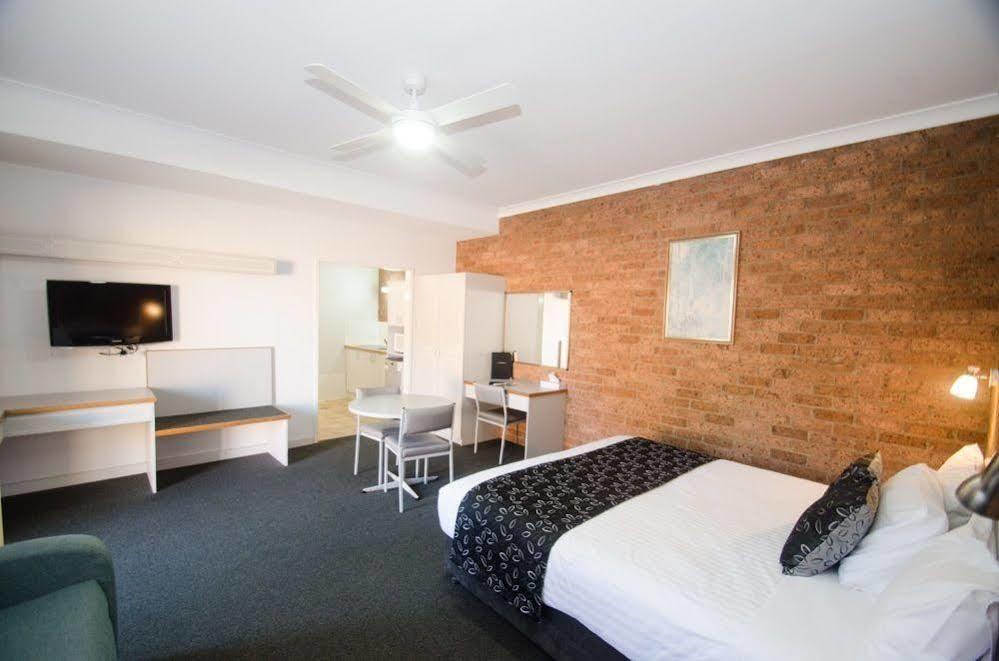 Hamilton Henry Parkes Motor Inn Exterior foto